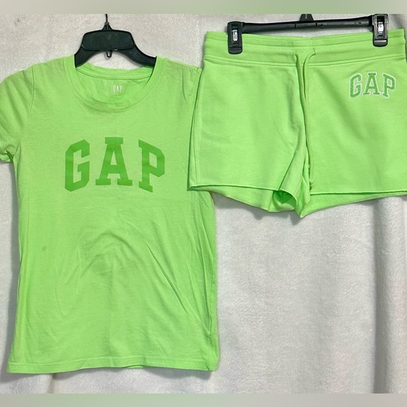 Gap Tee Shirt and Short Set Female Size XS Neon Green - Picture 1 of 6